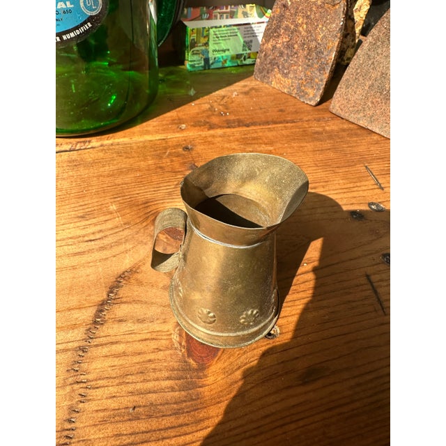 Up for consideration is a beautiful small brass watering can. This would look lovely in your home and it is a great find...