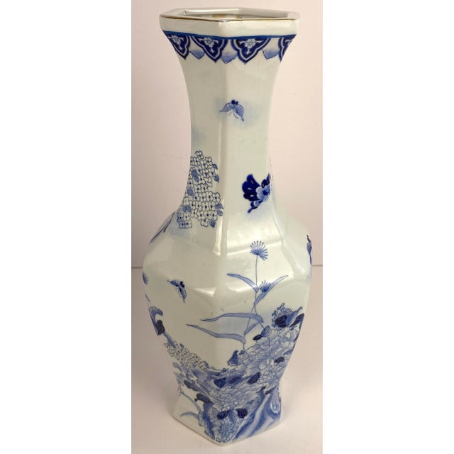 Pair of Fine Chinese Blue and White Porcelain Vases, Jingdezhen Attributed For Sale - Image 9 of 10