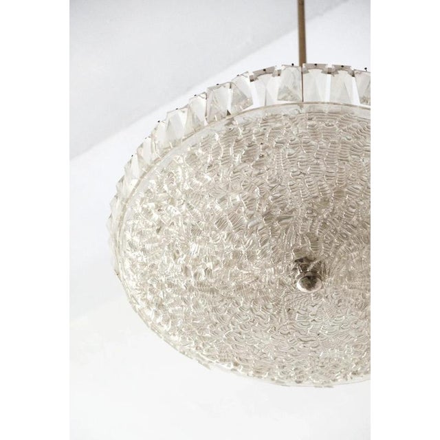This exquisite Bakalowits & Söhne inverted dome chandelier from the 1950s features a large, textured glass bowl surrounded...