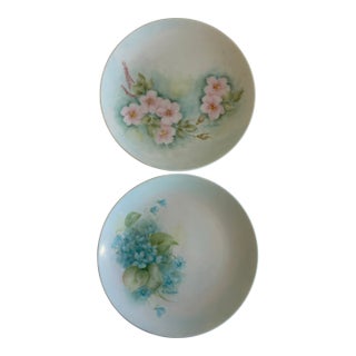 Vintage Hand-Painted Floral Plates Signed by Artist – Set of 2 For Sale