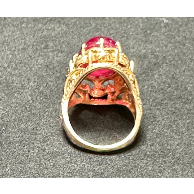 Metal 7 Carat Oval Cut Natural Pink Tourmaline Cabochon 14 Karat Yellow Gold Ring For Sale - Image 7 of 18