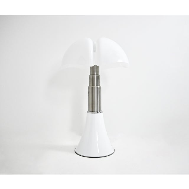 Mid-Century Modern White Pipistrello Table Lamp by Gae Aulenti for Martinelli Luce, 1990s For Sale - Image 3 of 15