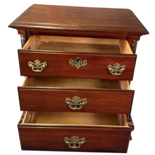 Traditional Solid Cherry Wood 'American Independence Collection' Georgian Pair of Nightstands Made in North Carolina by American Drew - Vintage 1980s For Sale - Image 3 of 4