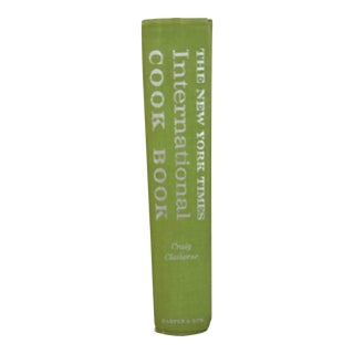 Vintage 1971 Green the New York Times International Cookbook For Sale