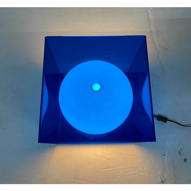 Laurel Lamp Company Mid-Century Laurel Blue Acrylic Cube Lamp, 1960s For Sale - Image 4 of 9
