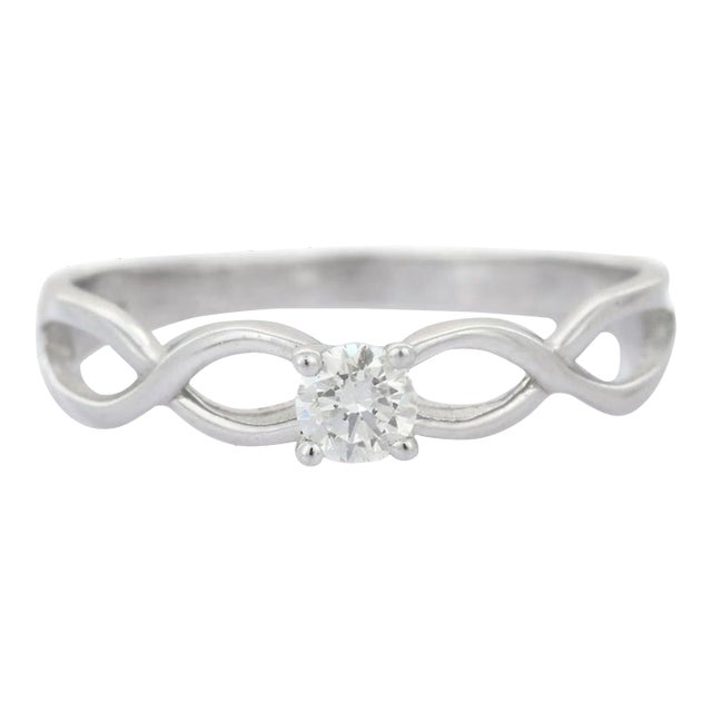 Modern 18k White Gold Twisted Band Brilliant Diamond Ring for Women Size 7 For Sale - Image 3 of 12