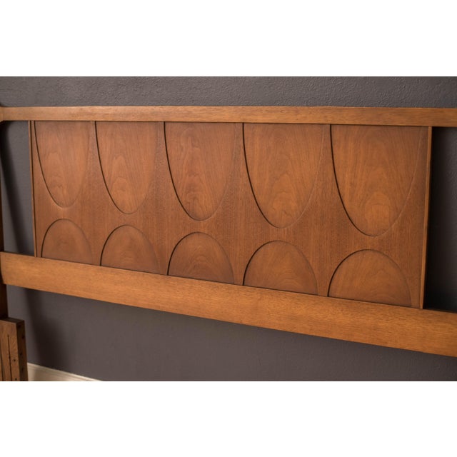 Mid-Century Modern Mid Century Modern Broyhill Brasilia Queen Headboard Frame For Sale - Image 3 of 11