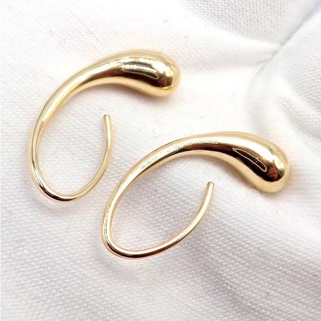 1980s Pair of Tiffany & Co. Elsa Peretti Yellow Gold Teardrop Hoop Earrings For Sale - Image 9 of 9