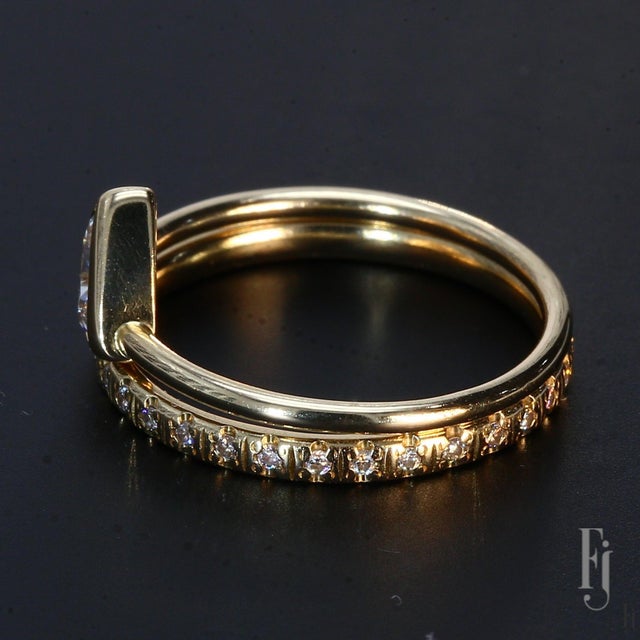 18k Yellow Gold Stackable Rings With Trillion & Round Diamonds - Size 4.75 For Sale - Image 4 of 4