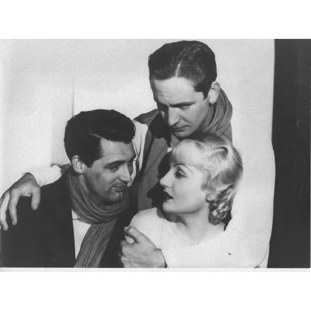 Vintage Photo. Cary Grant, Fredric March and Carole Lombard during the movie "The Eagle and the Hawk, directed by Stuart...