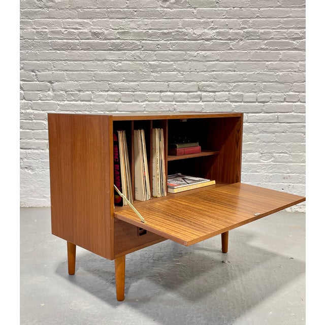 Brown Mid Century Modern Teak Vinyl Storage Credenza | Danish Record Cabinet, Circa 1960's For Sale - Image 8 of 15
