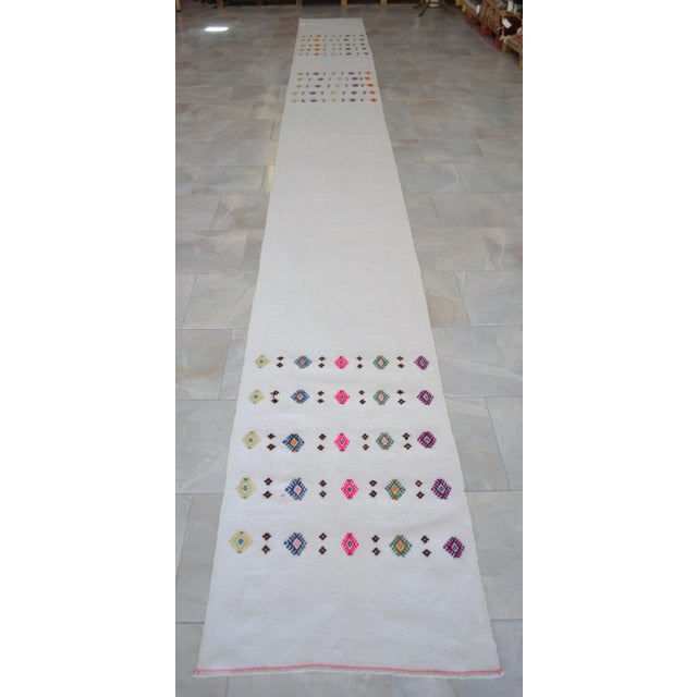 1970s 1970s Flat Weave Runner Turkish Kilim Extra Long Hallway Rug Cotton Stair Decor 2′6″ × 23′2″ For Sale - Image 5 of 14