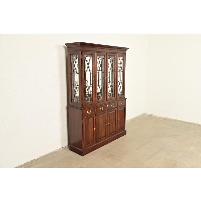 Ethan Allen Ethan Allen Knob Creek Georgian Carved Mahogany Lighted Breakfront Bookcase Cabinet For Sale - Image 4 of 18