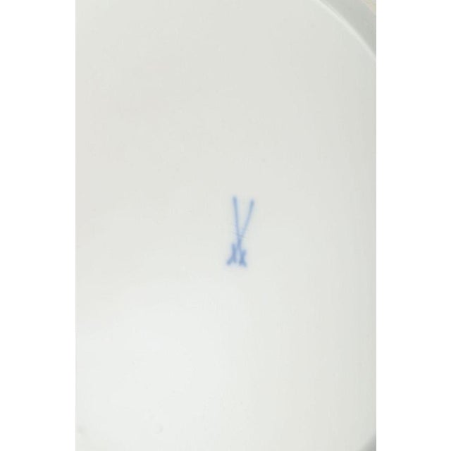 Vintage Porcelain Dinner Plates with Lilac Floral Motif from Meissen, 1930s, Set of 3 For Sale - Image 4 of 5