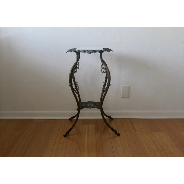 Victorian Mid 20th Century Bradley & Hubbard Style Victorian Brass Quartz Footed Plant Stand For Sale - Image 3 of 12