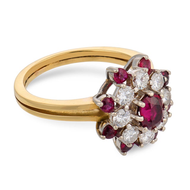 1980s Vintage Ruby Diamond 18k Gold Cluster Ring, Size 6.5 For Sale - Image 5 of 7
