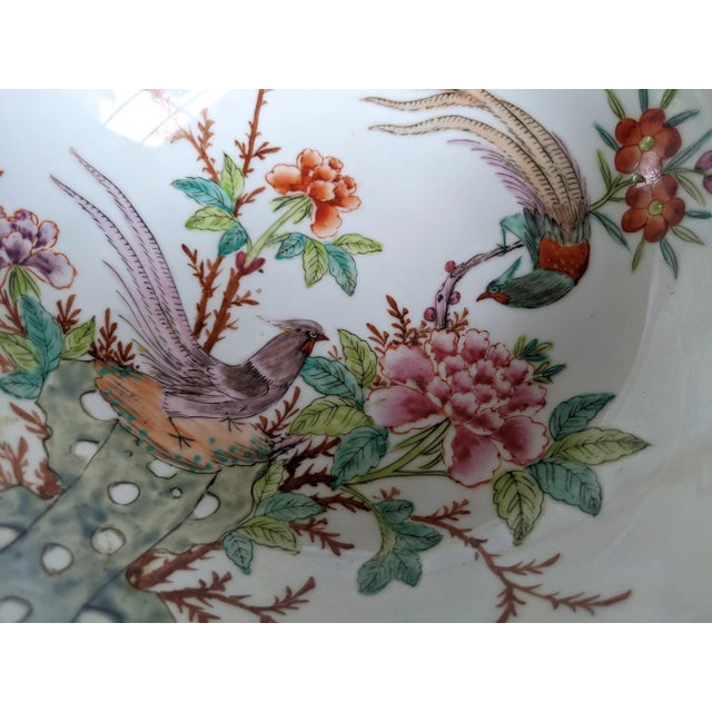 Chinoiserie Early 20th Century Chinese Famille Rose Birds of Paradise Floral Butterfly Porcelain Bowl For Sale - Image 3 of 12