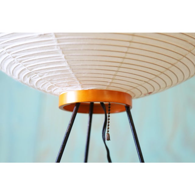 Antique White 1960s Vintage Original Isamu Noguchi Akari 10a Floor Lamp Tripod For Sale - Image 8 of 12