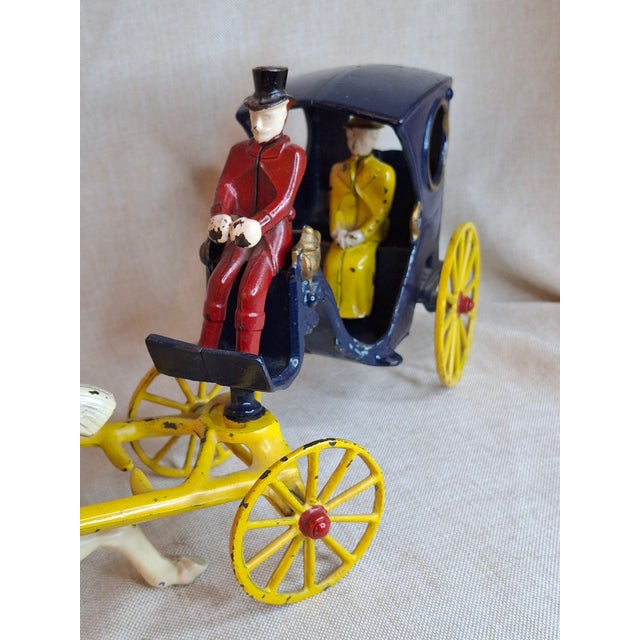 American Antique Cast Iron Kenton Cabriolet Hansom Cab Carriage Toy - Original Figures For Sale - Image 3 of 18