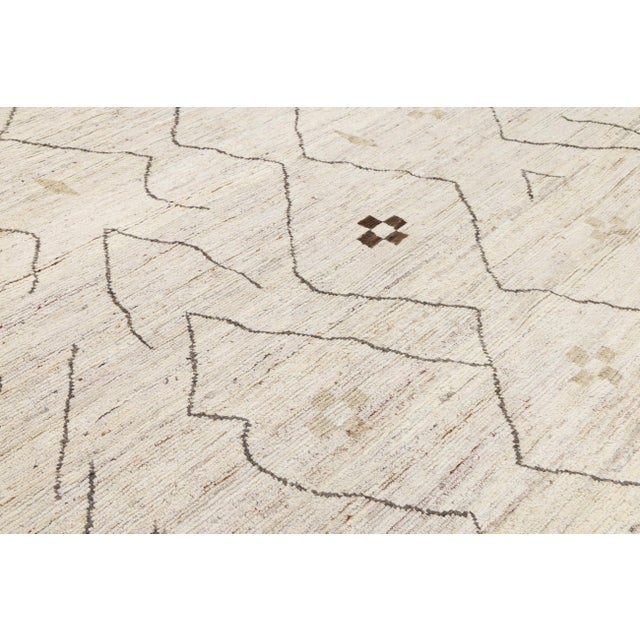 8x10 Modern Moroccan Tribal Wool Rug – Minimalist Cream & Earth Tone Geometric For Sale In New York - Image 6 of 10