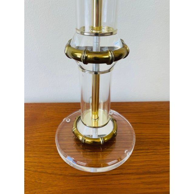 Vintage 1970s Karl Springer Style Acrylic & Brass Faux Bamboo Table Lamp For Sale In Palm Springs - Image 6 of 6