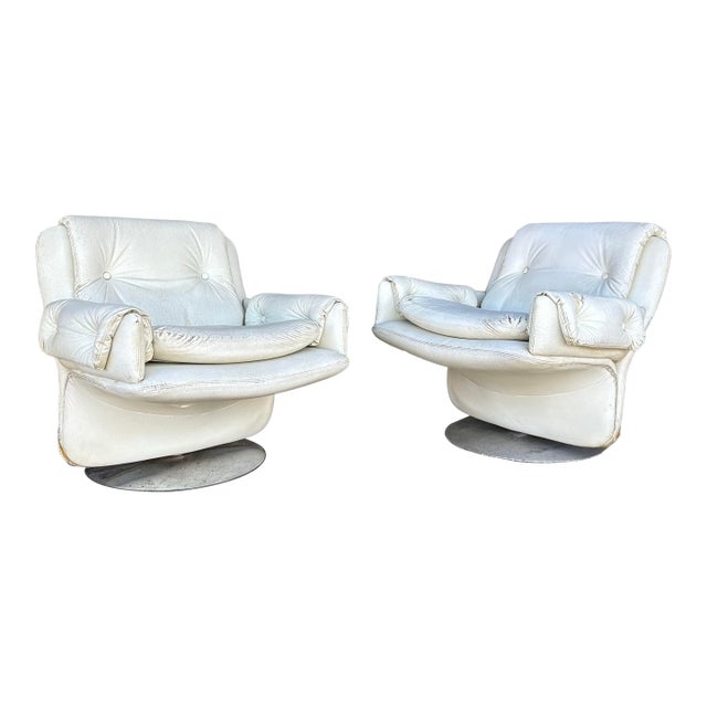 Pair Artifort? Vinyl and Chrome Chairs For Sale