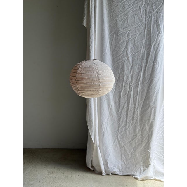 Contemporary Japanese-Style Round Pink Rattan and Natural Linen Pendant Light For Sale - Image 3 of 18