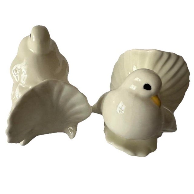 Vintage Late 20th Century Ceramic “Love Birds” Doves- Set of 2 For Sale In Orlando - Image 6 of 11