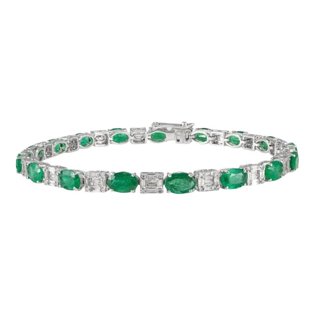 Solid 18k White Gold 6.64 Carat Natural Emerald and Diamond Tennis Bracelet For Sale
