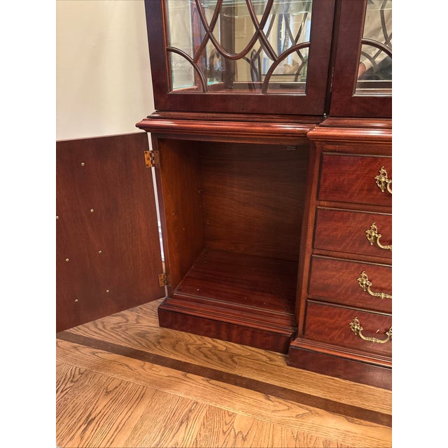Brown 1990s Henredon China Cabinet For Sale - Image 8 of 8