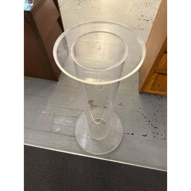 1970s Midcentury Lucite Round Pedestal in the Style of Charles Hollis Jones For Sale - Image 5 of 5