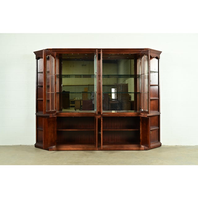 Thomasville Georgian Carved Cherry Wood Lighted Breakfront Bookcase or Display Cabinet For Sale In South Bend - Image 6 of 13