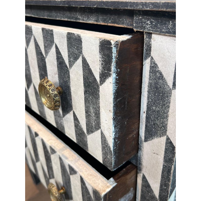 Mid 19th Century Small Italian chest of drawers with patina and trompe-l'oeil painting For Sale - Image 11 of 12