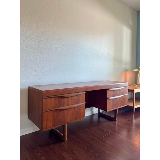 A Classic Mid-Century Modern Vanity / Desk by Austinsuite, Circa 1960s, Attributed For Sale - Image 10 of 11