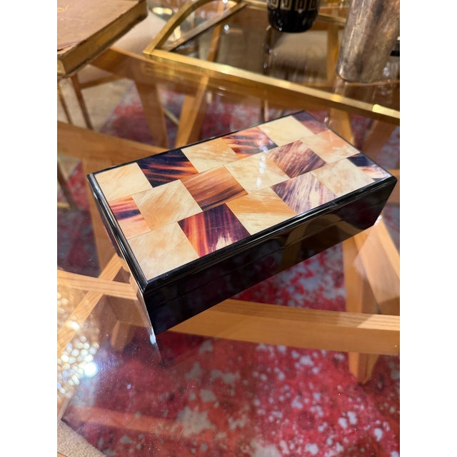 1970s Vintage Italian Inlaid Horn and Wood Box With Hinged Lid For Sale - Image 5 of 7