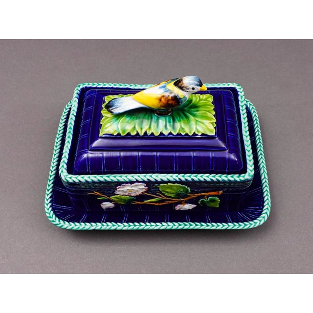 Mid 20th Century Mottahedeh Italy Majolica Cobalt Floral Bird Finial Covered Dish With Tray For Sale In Miami - Image 6 of 10