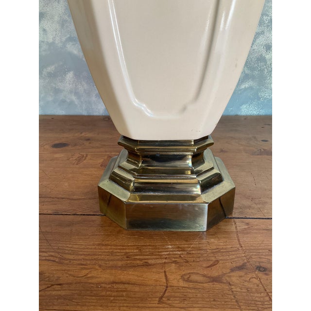1950s American Mid-Century Stiffel Ceramic and Brass Table Lamp, 1950s For Sale - Image 5 of 6