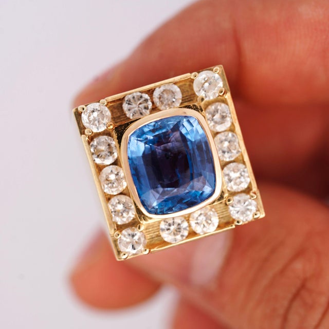 Metal Gia Cert. 8.56 Carat Cushion Light Blue Sapphire 14k Gold Vintage Mens Ring, Size 8.5 For Sale - Image 7 of 8