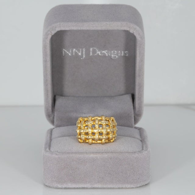 Modern Basket-Weave Estate Ring in Solid 14k Gold – Woven Gold Ring, Size 7 For Sale - Image 3 of 9