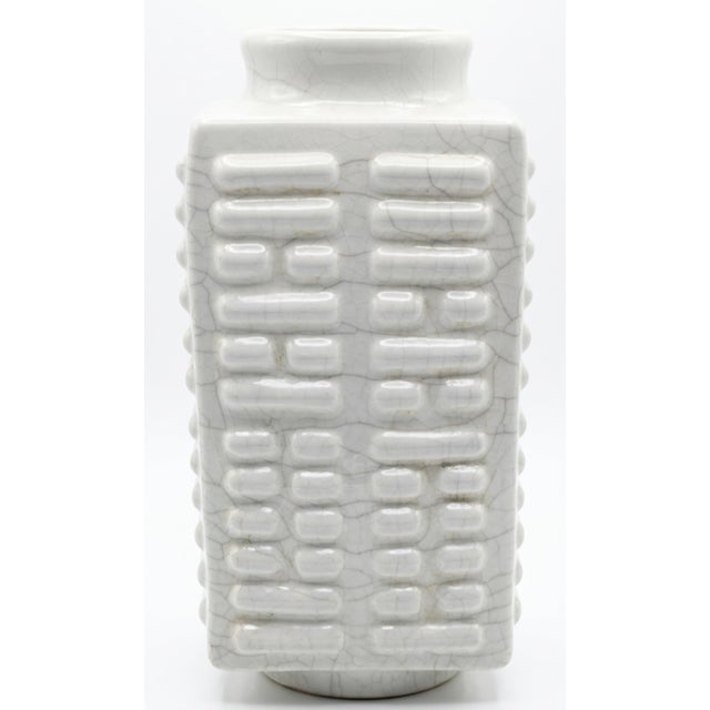 Asian Qing Dynasty (Qianlong Reign) Crackled Glaze Cong-Shaped Vase For Sale - Image 3 of 3