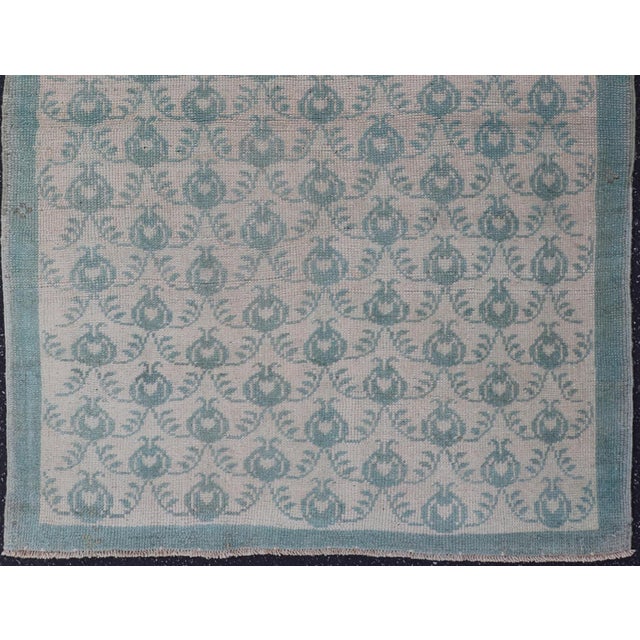 Ivory background vintage Turkish Oushak rug with all-over design in light blue, Keivan Woven Arts / rug TU-IHS-95155,...