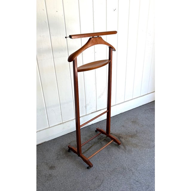 Fratelli Reguitti Fratelli Reguitti Midcentury Italian Walnut Valet Stand on Casters For Sale - Image 4 of 5
