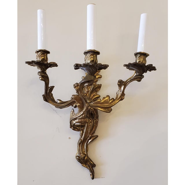 1960s Louis Vx Style Brass Wall Light For Sale - Image 5 of 5