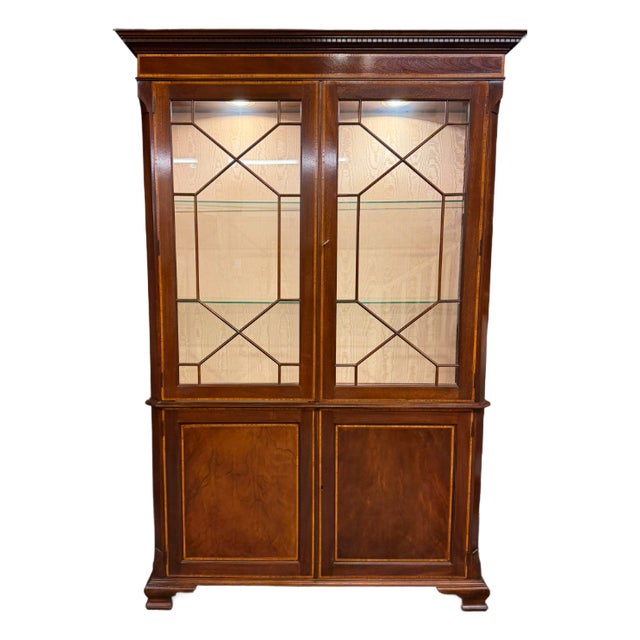 Late 20th Century English Chippendale Style Mahogany Inlaid Lighted Bookcase Cabinet, Circa 1980 For Sale