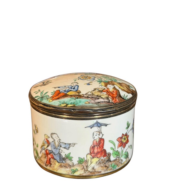18th Century A Large Silver Gilt Mounted Chantilly Soft Paste Chinoiserie Snuff Box For Sale - Image 9 of 15