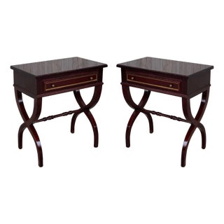 Early 20th Century Italian Louis XV Style Mahogany Pair of Nightstand or End Side Tables For Sale