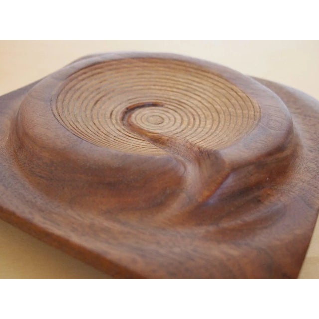 -Beautifully crafted, organic modern bowl / tray sculpture with hand-carved concentric grooves. -Approximate dimensions: 7...