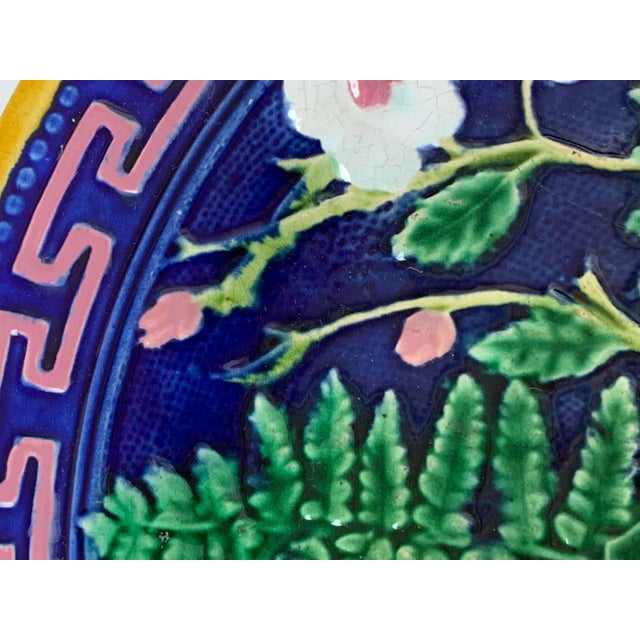 J Roth London English Majolica Greek Key Motif Taza For Sale - Image 6 of 8