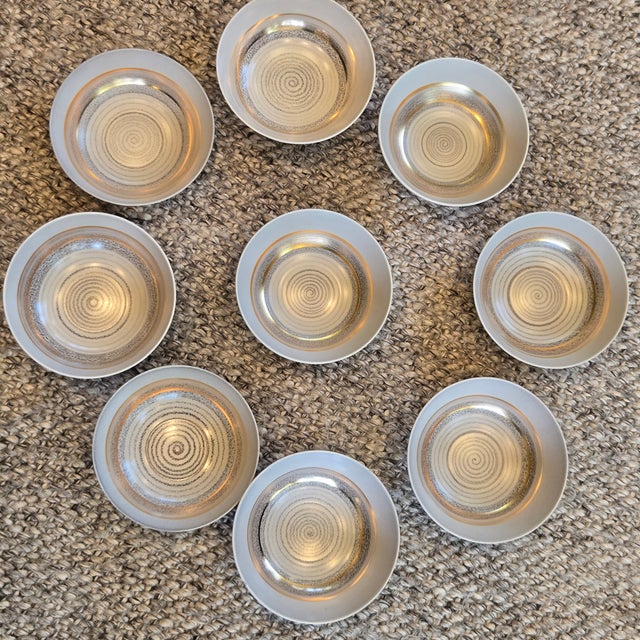 Late 20th Century Mid-Century Modern Sascha Brastoff Roman Coin Fine China Set 26 Pieces Plates + Bowls + Serving Luxury For Sale - Image 12 of 12