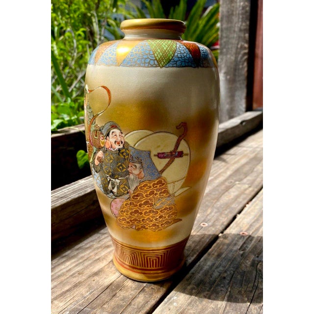 Pair of Antique Japanese Satsuma Kōzan Vases Depicting the Seven Lucky Gods (Shichifukujin) For Sale - Image 12 of 18